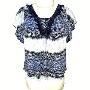 One World Blouse Women's 1X Blue Shibori Pattern Butterfly Sleeve Crochet V-Neck